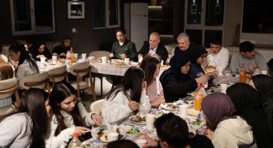 Kartepe'de gençler "Bir Sofra Bir Hikaye" iftarında buluştu