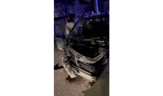 Kavşakta otomobiller çarpıştı: 4 yaralı