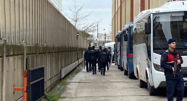 Kocaeli'de 3 kişinin öldüğü silahlı saldırıya ilişkin 9 şüpheli adliyede