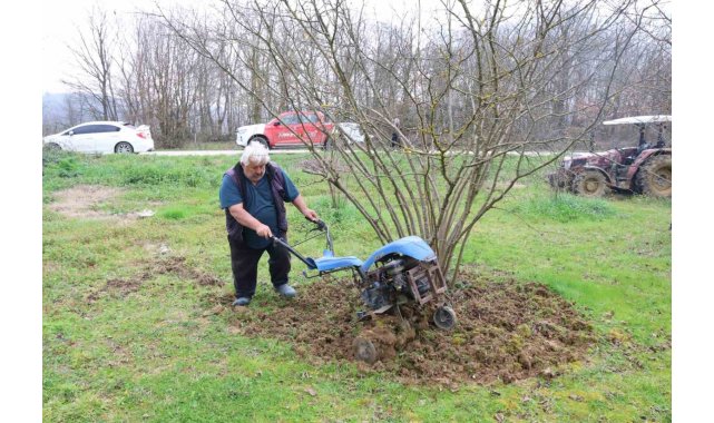 Kocaeli'de hibeli gübrelerini alan çiftçiler tarlada mesaiye başladı
