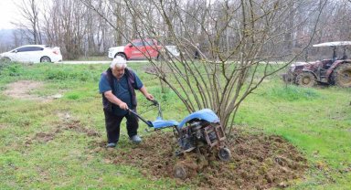 Kocaeli'de hibeli gübrelerini alan çiftçiler tarlada mesaiye başladı