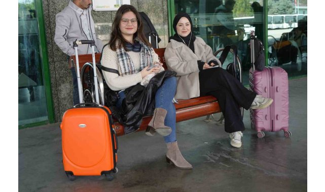 Kocaeli'de otogarda bayram yoğunluğu: Mardin'e biletler tükenme aşamasına geldi