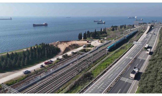 Kocaeli'de yüksek hızlı trenin çarptığı kişi hayatını yitirdi