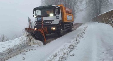 Kocaeli'nin yüksek kesimleri bayram sabahı beyaza büründü