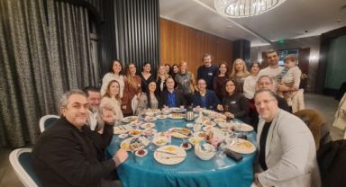 Neşet Yalçın Süper Lisesi Mezunları Yıllar Sonra Aynı Sofrada Buluştu