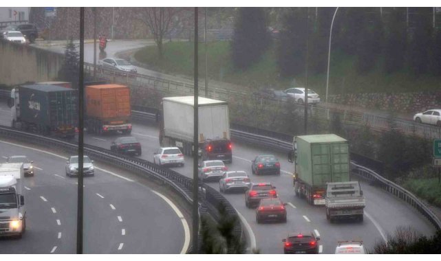 TEM'de bayram yoğunluğu başladı: Trafik akıcı seyrediyor
