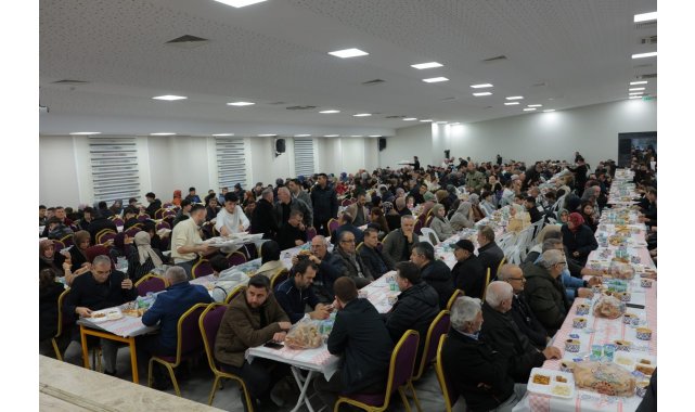 Uzuntarla'da ilçe protokolü ve vatandaşlar iftar sofrasında bir araya geldi