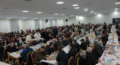 Uzuntarla'da ilçe protokolü ve vatandaşlar iftar sofrasında bir araya geldi