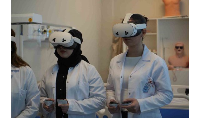 VR gözlüğü takıp damar yolunu 3 boyutlu buluyorlar