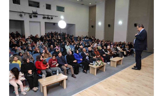 Yazar Hayati İnanç, Körfez'de vatandaşlarla buluştu