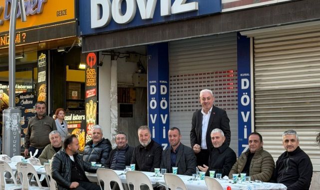 YENİ ÇARŞI'DA GELENEK BOZULMADI: AHMET MALKOÇ 8'İNCİ İFTAR SOFRASINI KURDU