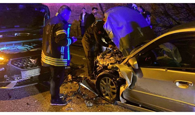 Yola dökülen sıvı kazaya sebep oldu: 3 yaralı