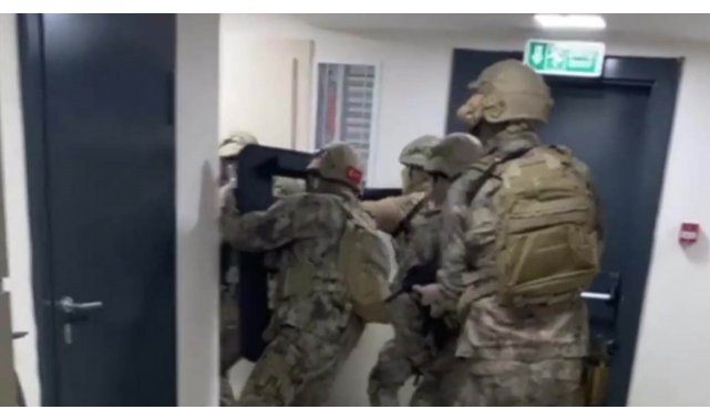 15 yıl hapis cezasıyla aranıyordu: Sahte avukat kimlikleriyle yakalandı