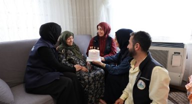 92 yaşındaki çınara doğum günü sürprizi