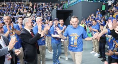 Çayırova Belediyesi, şampiyonluk kupasına kavuştu