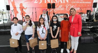 CHP'nin 23 Nisan tanıtımıyla ilgili Atatürk tepkisine cevap: "Çifte standart"