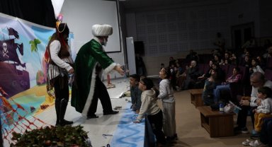 Çocuklar "Nasrettin Hoca Korsanlara Karşı" oyununda buluştu