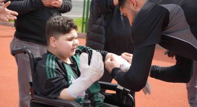 DMD hastası Eray'ın Kocaelispor antrenmanı heyecanı