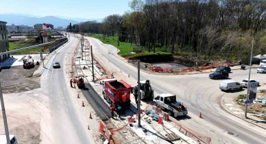 Kartepe Tramvay Hattı'nda duraklar kurulmaya başlandı