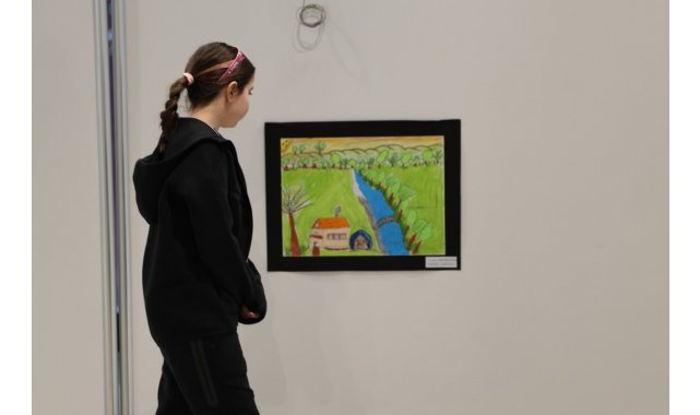 Kartepe'de öğrencilerin 23 Nisan temalı eserleri sergileniyor