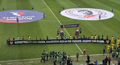 Kocaeli'de tribünler sustu, çocuklar için yas tutuldu