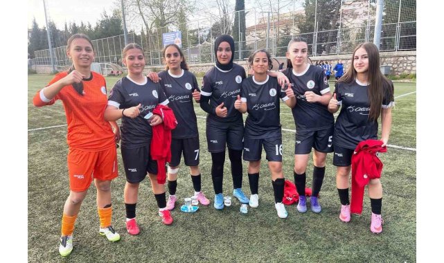 Körfez'in kız futbol takımlarından çifte galibiyet