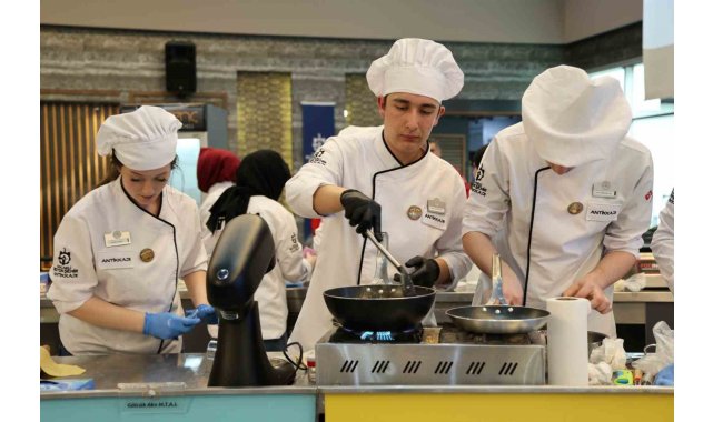 Liseli şefler "Gastro Genç 2026" ile yeteneklerini sergiledi