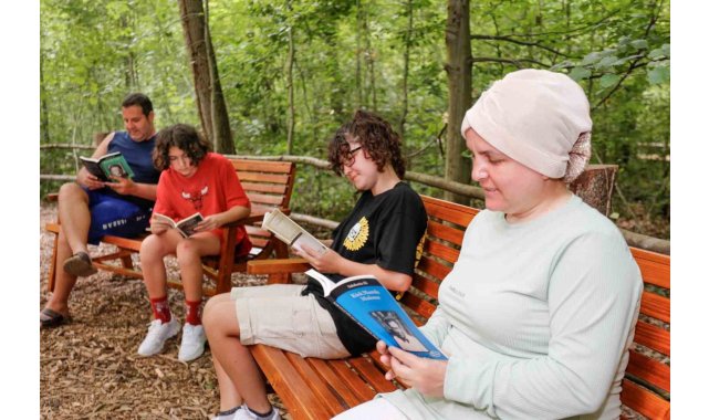 Orman Kütüphanesi'nde kuş sesleri eşliğinde okuma keyfi