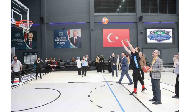 Özel bireyler ve basketbolcular potada buluştu