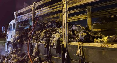 TEM otoyolunda tekstil yüklü kamyon alev aldı