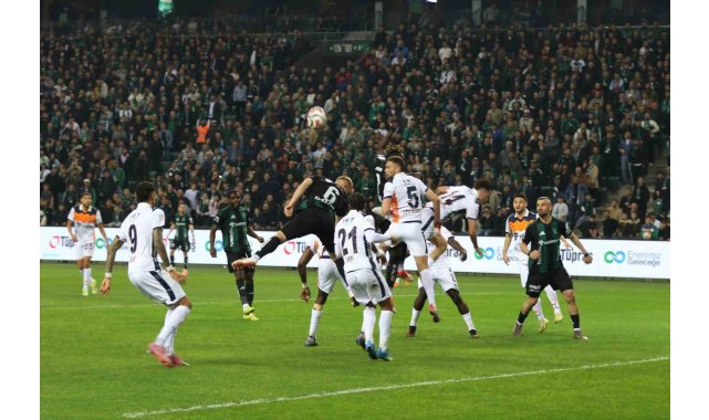 Trendyol Süper Lig: Kocaelispor: 0 - Başakşehir: 0