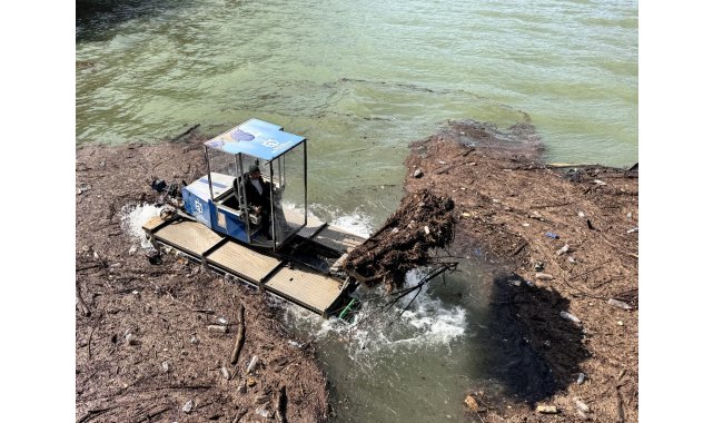 Yüzde 100 doluluğa ulaşan Yuvacık Barajı'ndan 9 kamyon atık çıkarıldı