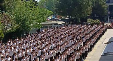 537 öğrenciden dev kaşık oyunu koreografisi