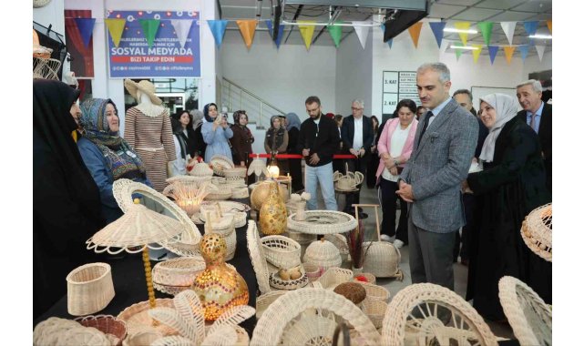 Çayırova'da el emeği göz nuru eserler görücüye çıktı