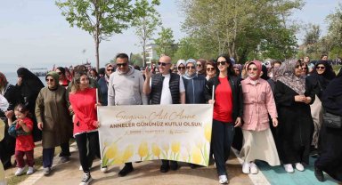 Darıca'da Anneler Günü yürüyüşü düzenlendi
