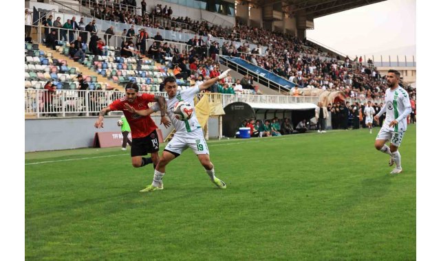 Gölcükspor, 5 yıl aradan sonra TFF 3. Lig'e yükseldi