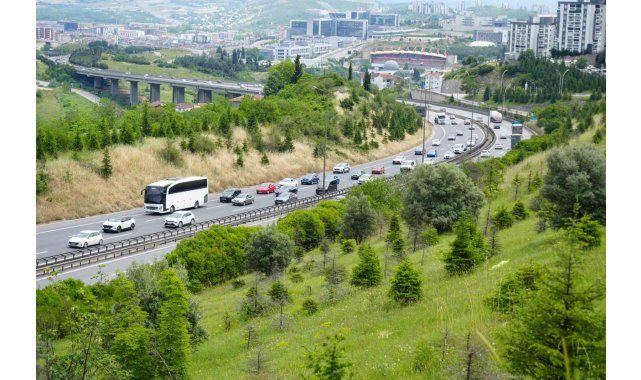 Kocaeli geçişinde Anadolu'dan Avrupa'ya bayram dönüş trafiği akıcı ilerliyor