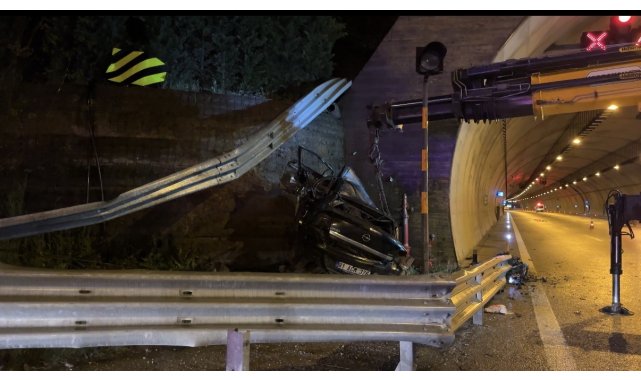 Kuzey Marmara'da otomobil tünel girişine saplandı: 1 ölü