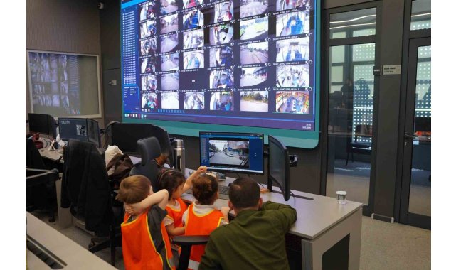 Minikler trafik güvenliğini yerinde öğrendi