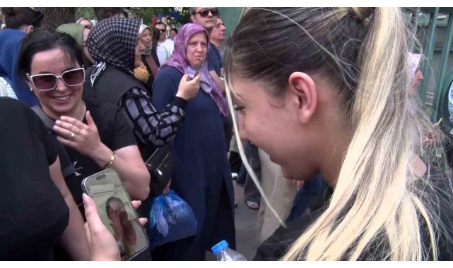 Anne Antalya'da kızı Kocaeli'de ter döktü: Görüntülü aramada heyecanlı bekleyiş