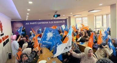 ÇAYIROVA’DA AK KADINLARDAN GÖVDE GÖSTERİSİ