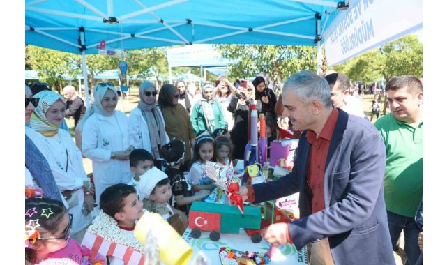 Çayırova'da çevre şenliği renkli görüntülere sahne oldu