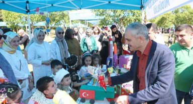 Çayırova'da çevre şenliği renkli görüntülere sahne oldu