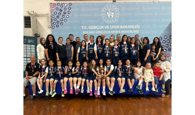 Çayırova'nın genç sporcularından atletizm ve basketbolda başarı yağmuru