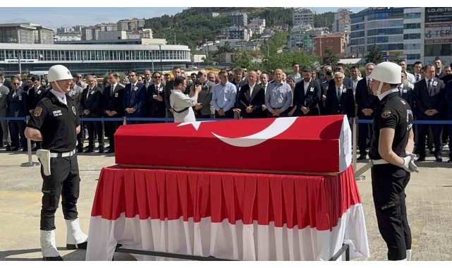 Duruşma sırasında hayatını kaybeden savcı için duygusal tören