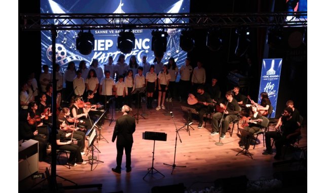 Genç Akademi'de yetenekler sahneye çıktı