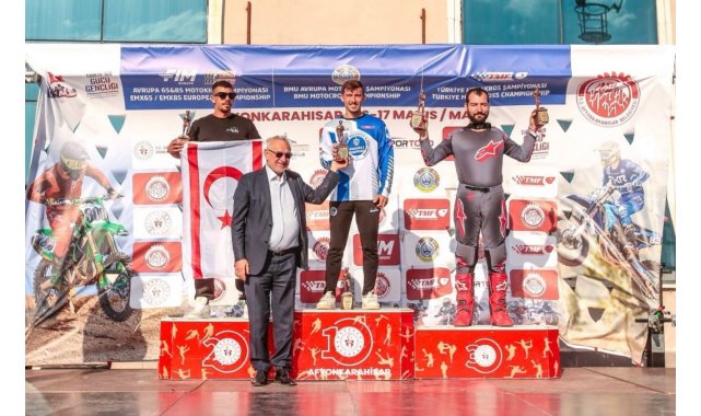 Kağıtspor'dan madalya yağmuru