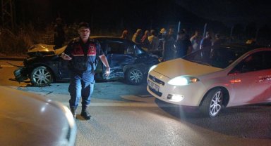 Kocaeli'de direğe çarpan otomobile arkadan gelen başka bir araç çarptı: 1 ölü