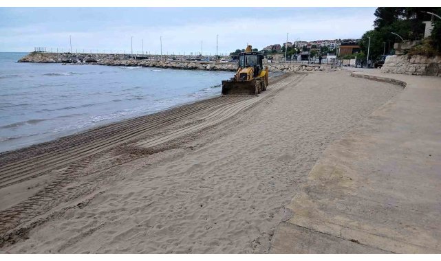 Kocaeli'nin turizm vitrini Kandıra'da 39 ton atık toplandı