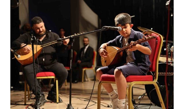 Körfez'de sanat merkezi kursiyerlerinden yıl sonu konseri